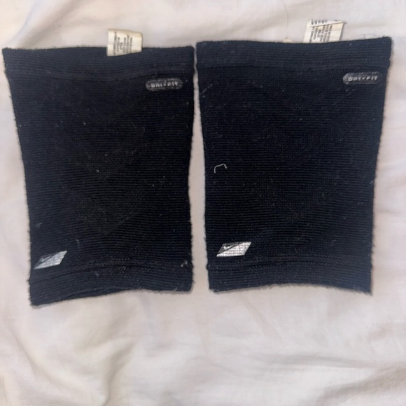 black nike knee pads - Picture 3 of 4